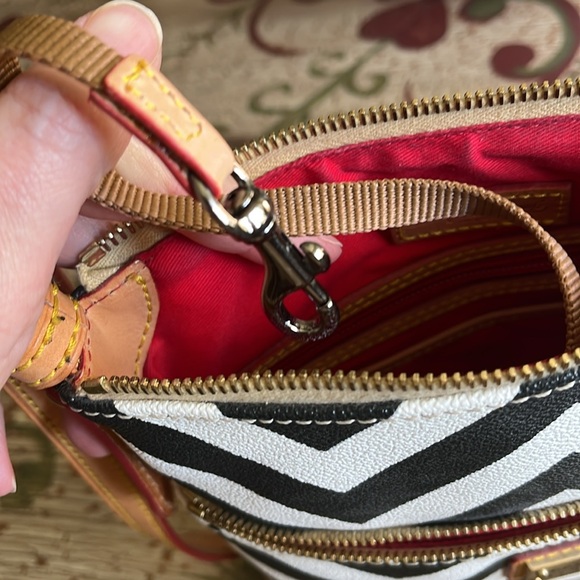 DOONEY & BOURKE Beautiful black white chevron purse!! - Picture 7 of 16